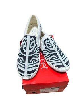 NIB Bucketfeet Tabu Slip-On Shoes Tribal Design Size 8 Canvas Casual  Womens